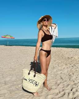 Molly Sims feet photo thumbnail