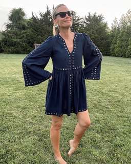 Molly Sims feet photo thumbnail