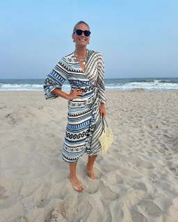 Molly Sims feet photo thumbnail