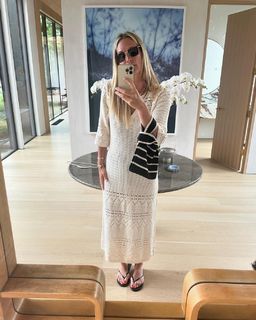 Molly Sims feet photo thumbnail