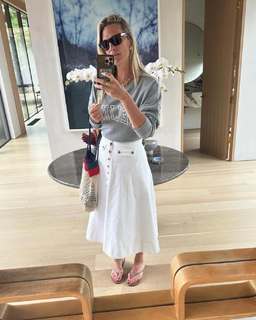 Molly Sims feet photo thumbnail