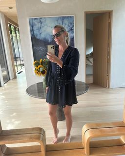 Molly Sims feet photo thumbnail