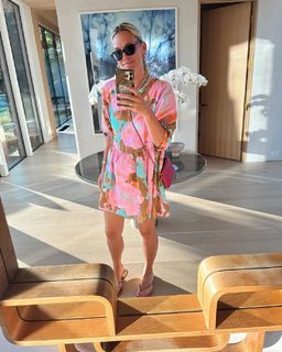 Molly Sims feet photo thumbnail