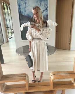 Molly Sims feet photo thumbnail