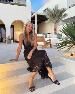 Molly Sims feet photo 4