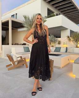 Molly Sims feet photo 3