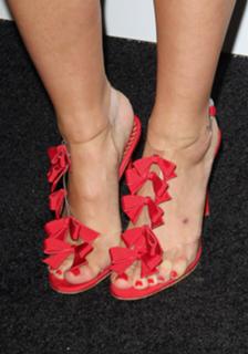 Sophia Bush feet photo thumbnail