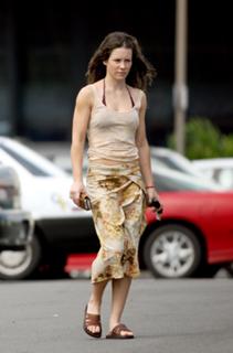 Evangeline Lilly feet photo thumbnail