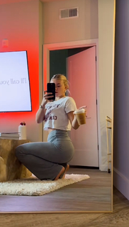 Katie Sigmond feet photo thumbnail