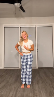 Katie Sigmond feet photo thumbnail