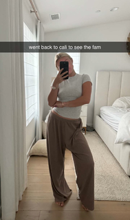 Katie Sigmond feet photo thumbnail