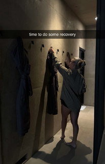 Katie Sigmond feet photo thumbnail