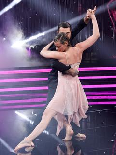 Federica Pellegrini feet photo thumbnail