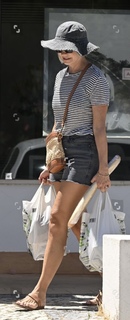 Holly Willoughby feet photo thumbnail
