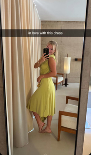 Katie Sigmond feet photo thumbnail