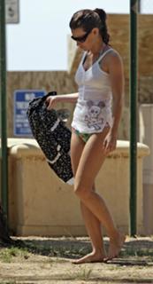 Evangeline Lilly feet photo thumbnail