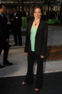 Evangeline Lilly feet photo thumbnail