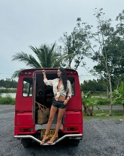 Zaira Nara feet photo thumbnail