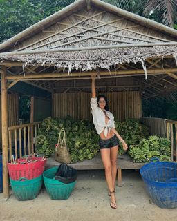 Zaira Nara feet photo thumbnail