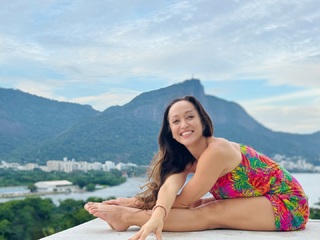 Kino MacGregor feet photo thumbnail