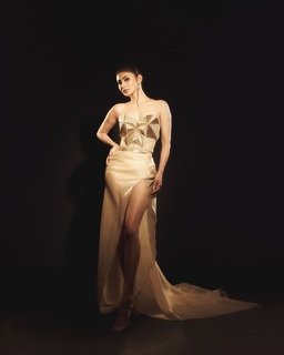 Mouni Roy feet photo thumbnail