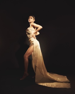 Mouni Roy feet photo thumbnail