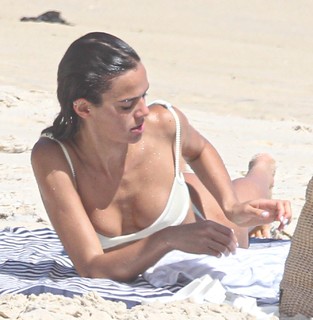 Bruna Marquezine feet photo thumbnail
