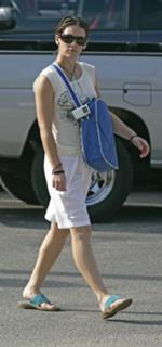 Evangeline Lilly feet photo thumbnail