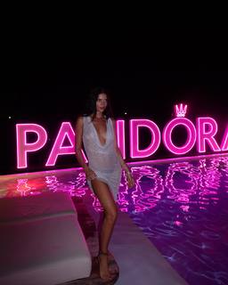 Zaira Nara feet photo thumbnail
