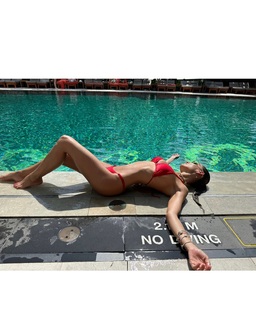 Carolina Ardohain feet photo thumbnail