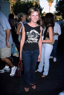 Kirsten Dunst feet photo thumbnail