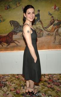 Julianna Margulies feet photo thumbnail