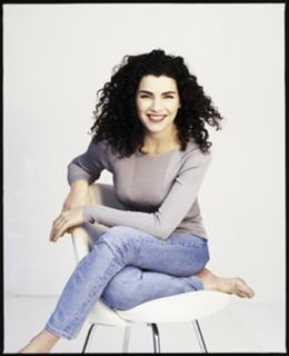 Julianna Margulies feet photo thumbnail