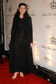 Julianna Margulies feet photo thumbnail