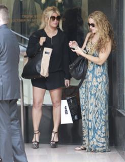 Jessica Simpson feet photo thumbnail
