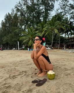 Zaira Nara feet photo thumbnail