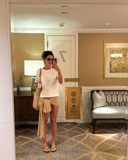 Zaira Nara feet photo thumbnail