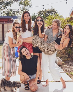 Erin Lim feet photo thumbnail