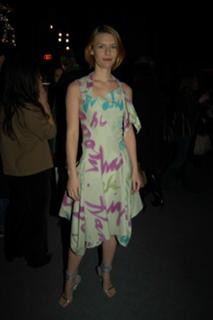 Claire Danes feet photo thumbnail