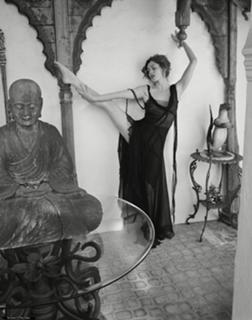 Rose McGowan feet photo thumbnail