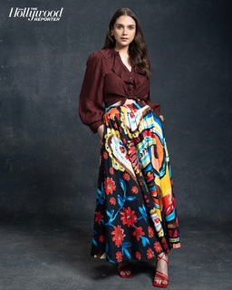 Aditi Rao Hydari feet photo thumbnail