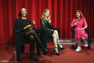 Anna Kendrick feet photo thumbnail