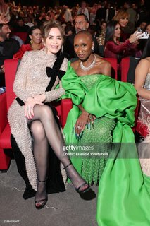 Emily Blunt feet photo thumbnail