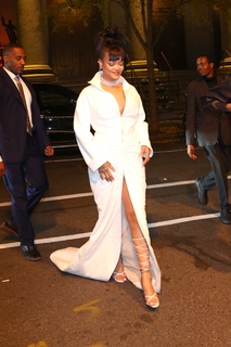 Rihanna feet photo thumbnail