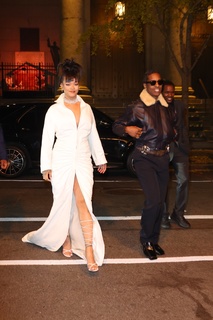 Rihanna feet photo thumbnail