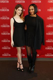 Anna Kendrick feet photo thumbnail