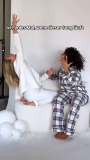 Lola Weippert feet photo thumbnail