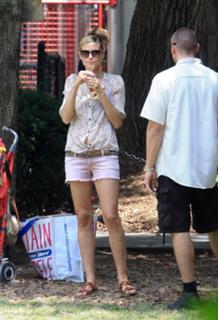 Heidi Klum feet photo thumbnail