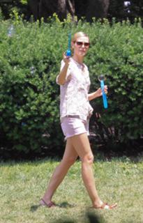 Heidi Klum feet photo thumbnail