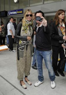 Heidi Klum feet photo thumbnail